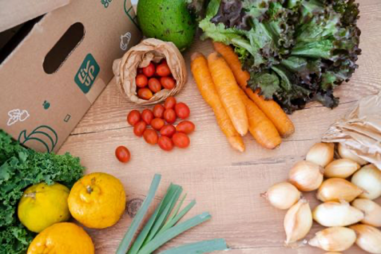 Conheça alguns alimentos que absorvem mais agrotóxicos e pesticidas e onde encontrar alternativas orgânicas