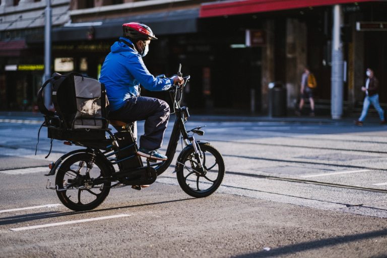 Bicicletas elétricas são opção de vale-transporte sustentável para empresas