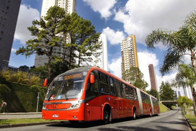 Linhas de ônibus de Curitiba testam diesel com conteúdo renovável