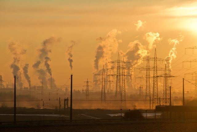 Pesquisa da Pearson aponta que 64% dos brasileiros acredita que ainda é possível reverter os impactos das mudanças climáticas