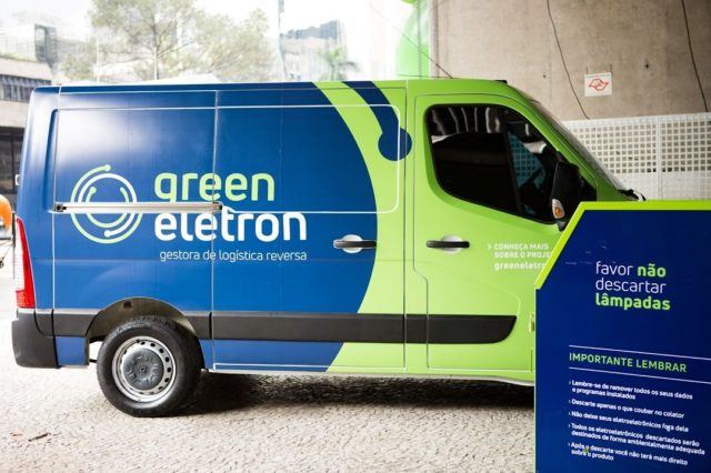 Parceria leva oito coletores de resíduos eletrônicos para moradores de Manaus